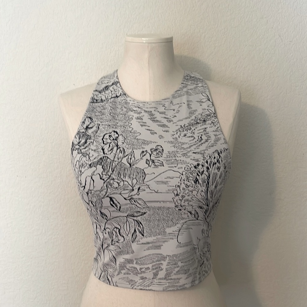 Athleta Conscious Crop